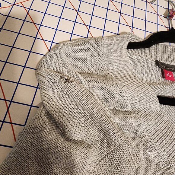 Vince Camuto V Neck Sweater NWT Silver Large- Hole in shoulder - Picture 9 of 11